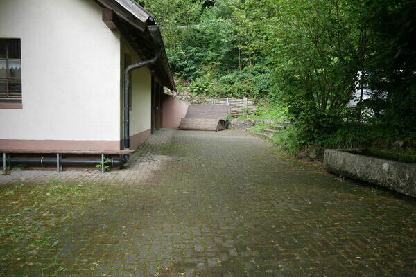 Platz vor dem Haus